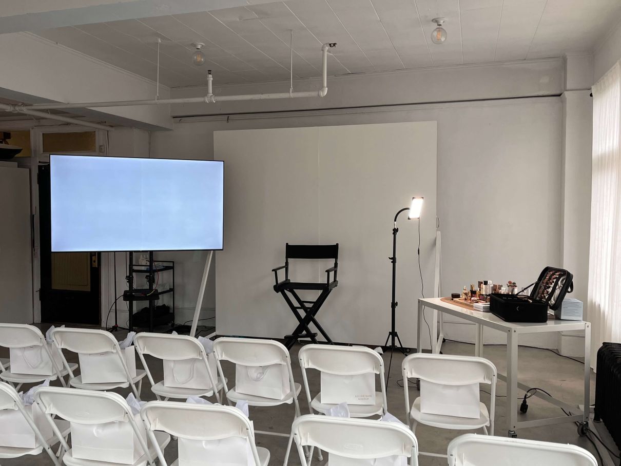 Hire Live Streaming make up session in Vancouver